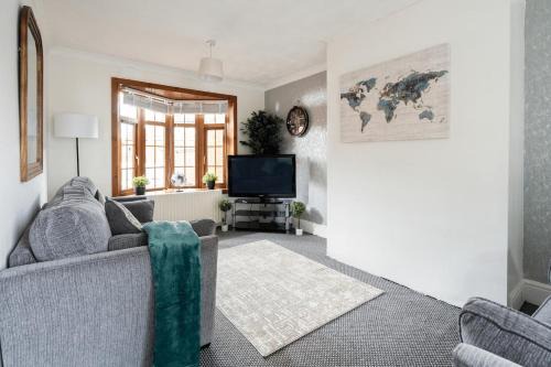 Belfast Central District Apartment | St George Market 3 BR House City Centre Parking