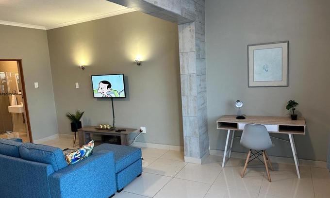 Margate Apartment | St Ives beach access apartment