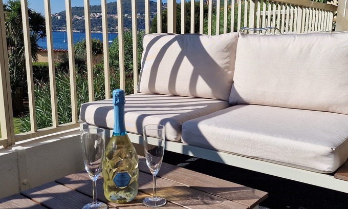 Saint-Jean-Cap-Ferrat Apartment | St-Jean-Cap-Ferrat with terrace, view and sea access