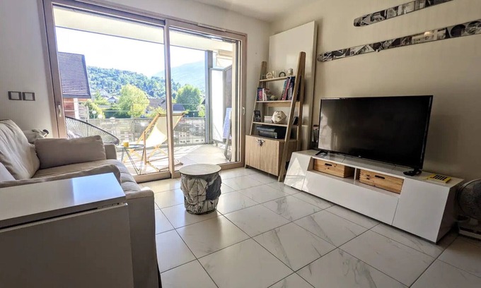 Saint-Jorioz Apartment | ST-JORIOZ centre, appartement avec terrasse , 4PERS