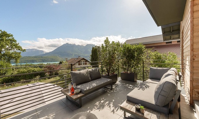 Saint-Jorioz Villa | ST JORIOZ - Villa Serenya, lake and mountain views