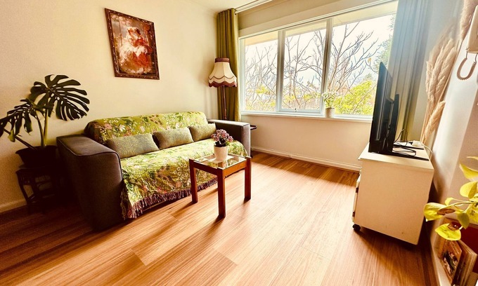 St Kilda Apartment | St Kilda Melbourne Cottage hotspot with Car Park