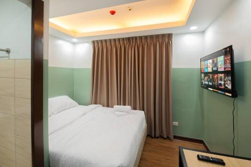Downtown Apartment | St. Marvin Studio Makati M208