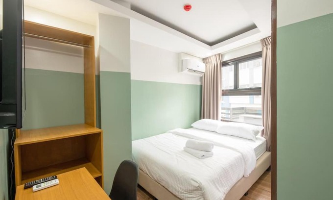 Downtown Apartment | St. Marvin Studio Makati M202