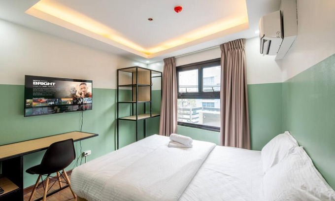 Downtown Apartment | St. Marvin Studio Makati M304