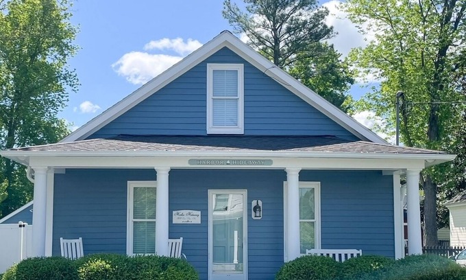 St. Michaels Cottage | St. Michael's Premier In-Town Rental with heated pool.