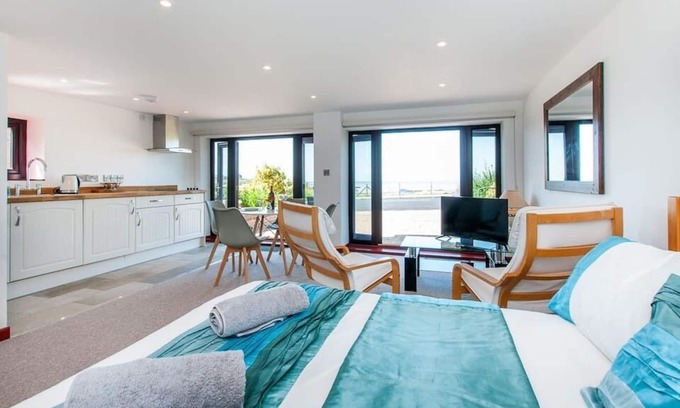 Westbrook House | St Mildreds Bay Annex Retreat w/ Sea Views