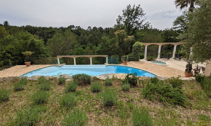 Saint-Paul-en-Foret House | St Paul en Foret, maisonette 2/4 persons, swimming pool + jacuzzi