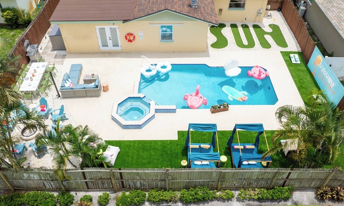 St. Petersburg - Clearwater House | St Pete Sun! Heated Pool+Mini Golf+Games