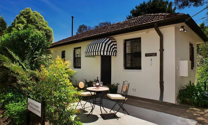 Leura House | St Raphael - Priest's Cottage Leura
