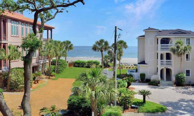 Saint Simons Island Condo | St. Simons Ocean View Condo 2 King Beds Dog Friendly Walk to Beach