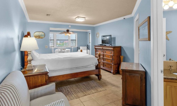 Gulf Lagoon Beach House | St Thomas Square