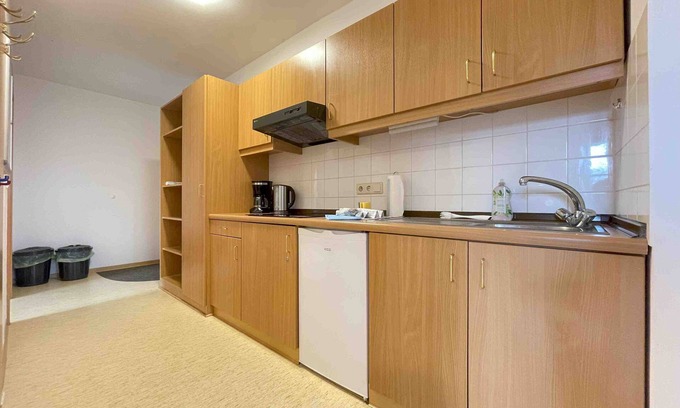Stamsried Apartment | (STA1115) Well-designed fitters' apartment with balcony