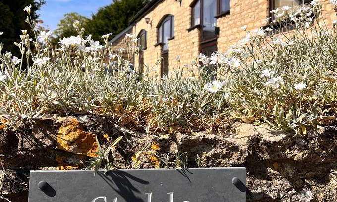 South Leigh Cottage | Stable Cottage - 2 Bed, Country Cottage close to Blenheim Palace