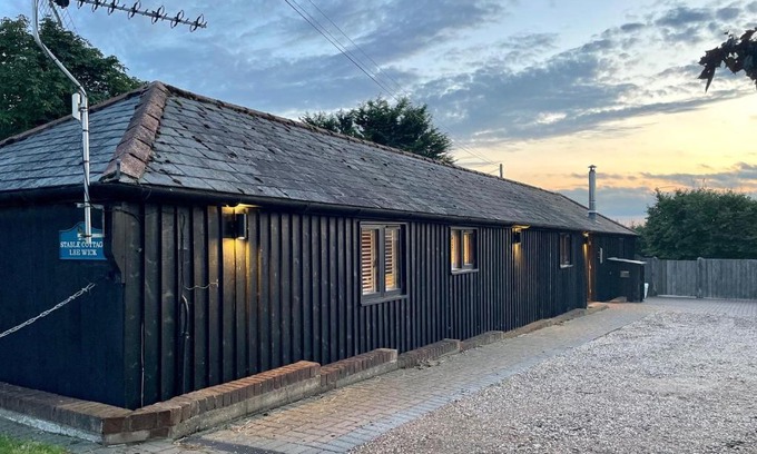 Brightlingsea House | Stable Cottage at Lee Wick Farm Cottages & Glamping