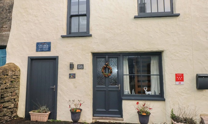 Pembroke Cottage | STABLE COTTAGE, pet friendly, character holiday cottage in Pembroke
