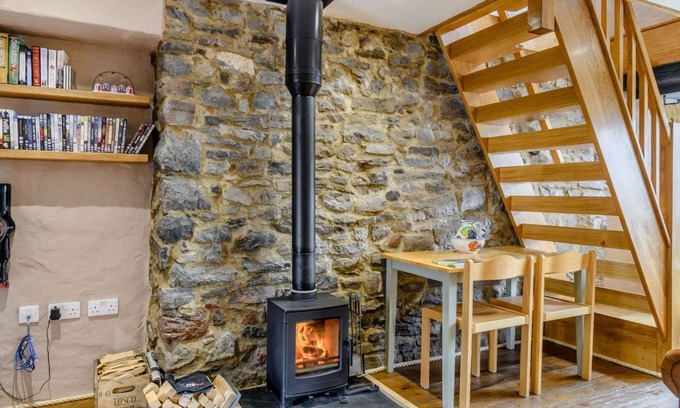 Pembroke Cottage | Stable Cottage - sleeps 2 guests in 1 bedroom
