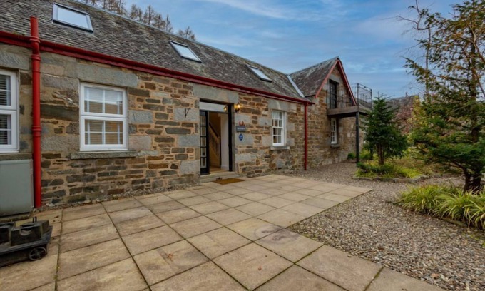 Kenmore Cottage | Stables Cottage - sleeps 10 guests in 5 bedrooms