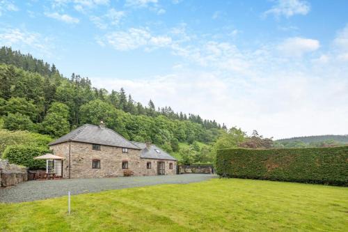 Pontfadog House | Stabyl-Y-Ddol