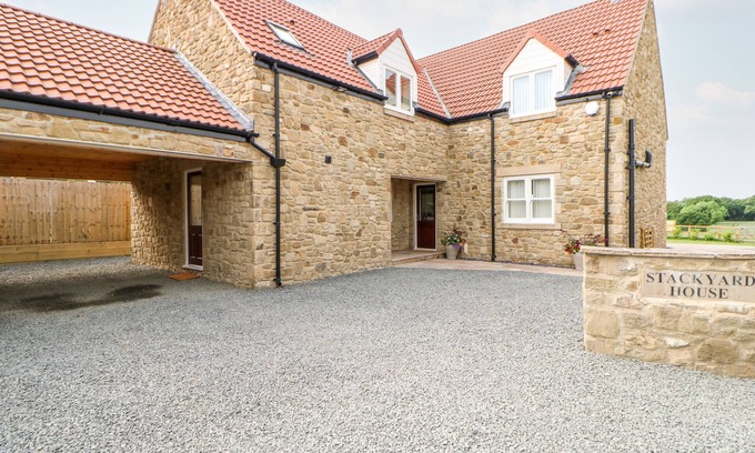 Tudhoe Cottage | STACKYARD HOUSE, pet friendly, country holiday cottage in Tudhoe