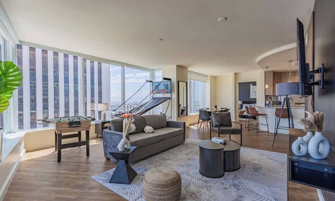 Downtown Phoenix Apartment | Stadium District Apt| Pool,Gym,Balcony,Parking,W/D