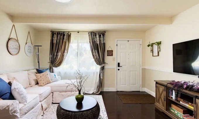Redwood City House | Stafford 3BR-House: Tech-Savvy, Amenities Galore