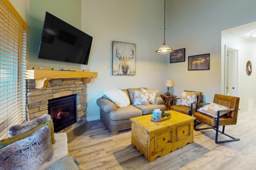 Tahoe Village Apartment | Stagecoach Ski Condo