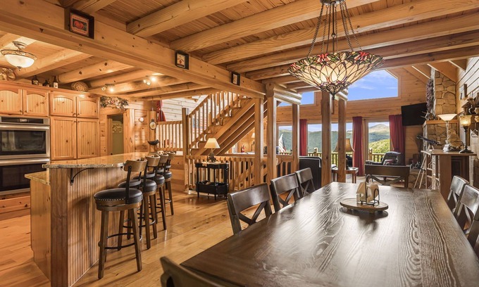 Skyland Cabin | Stairway to Heaven by Carolina Mornings | Hot Tub & Recreation Room🎱