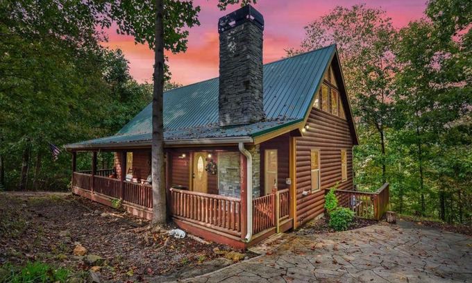 Ranger House | Stairway to Heaven Cabin on Talking Rock Creek!