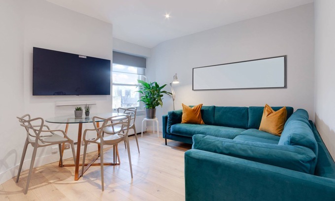 Fitzrovia Apartment | Stairway To Heaven - Fitzrovia - by Frankie Says