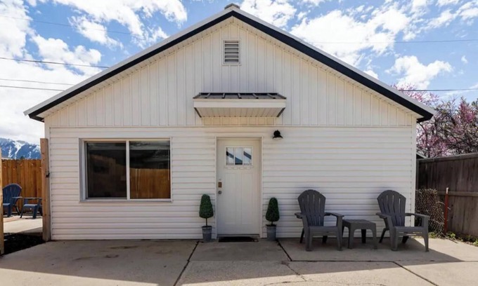 Sandy Cottage | Standalone Cottage - 2Bds/mins to recreation & fun