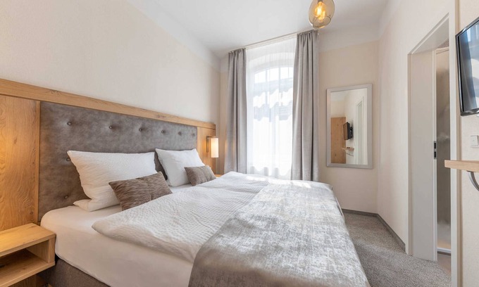 Leer Cottage | Standard double room 1 (ground floor left) - 24/7 self-check-in, 14008