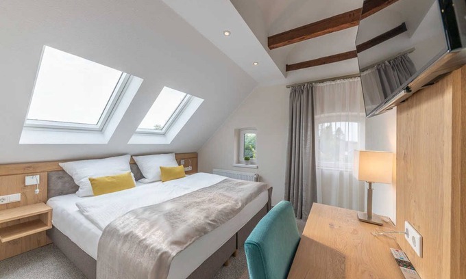 Leer Cottage | Standard double room 14 (attic left) - 24/7 self-check-in, 14008