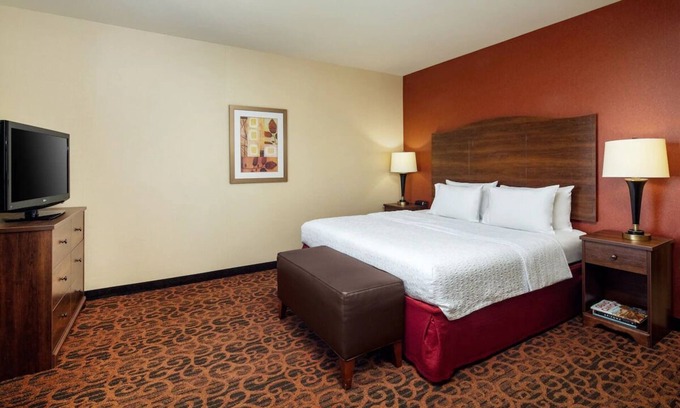 Scottsdale House | Standard King, Hampton Inn & Suites, Outdoor Pool, Complimentary Breakfast