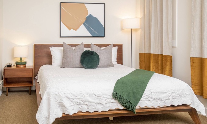 Telegraph Hill House | Standard King Room with Ensuite Bathroom