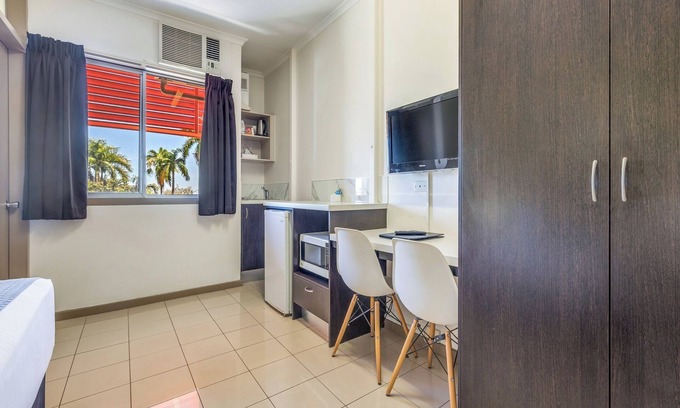 Darwin City Centre Hotel | Standard Queen Room