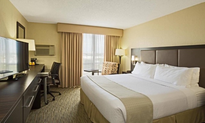 Miami Springs Apartment | Standard Room Near Miami Regional University MIA