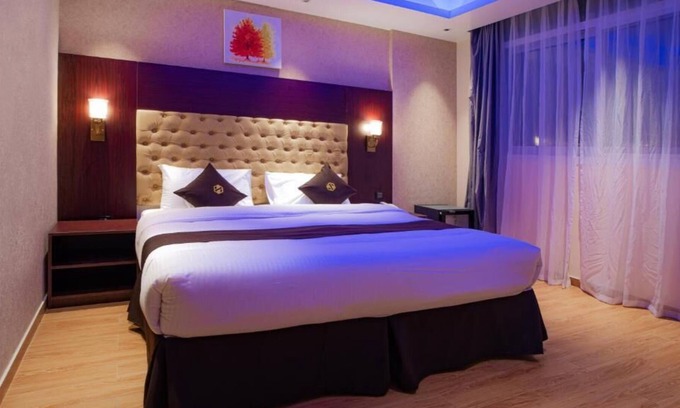 Al Muraqqabat House | Standard Room Near Reef Mall By Luxury Bookings