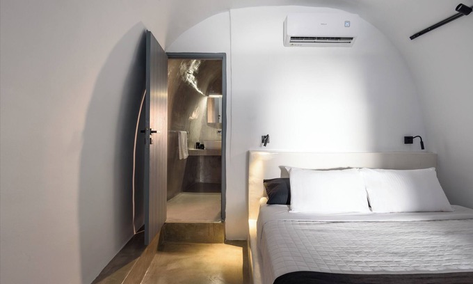 Santorini Apartment | Standard Room with Non-View Side
