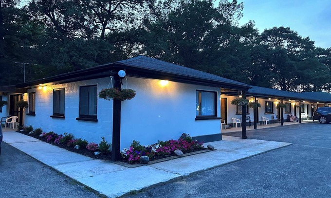 Indian River Apartment | Star Gate Motel Room 1, Indian River, MI