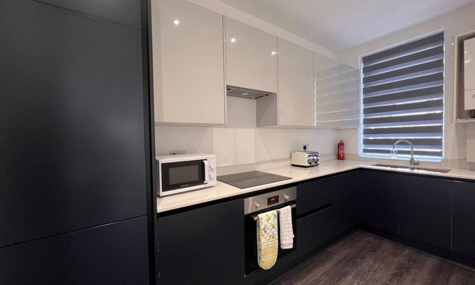 Golders Green Apartment | Star London Finchley Road 3-Bed Oasis with Garden