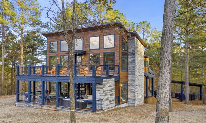 Broken Bow Cabin | StarFire Luxury Cabin won “Vacation Home of the Year” on Vrbo in 2022.