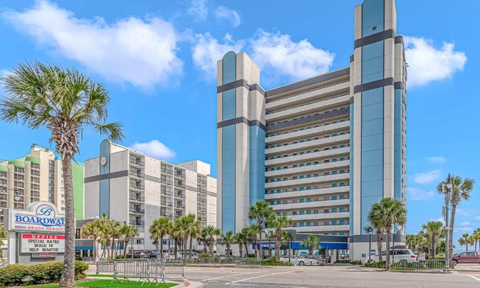 Myrtle Beach Apartment | Starfish Corner - Direct Oceanfront - Myrtle Beach