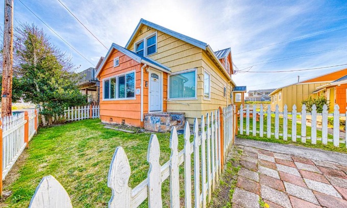 Rockaway Beach House | Starfish & Dolphin Combo