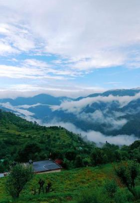 Amritpur House | StarGate HomeStay UK A Walk in The Clouds