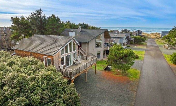 Manzanita House | Stargazer-1/2 blk to the beach and golf course, ocean view from deck MCA#251