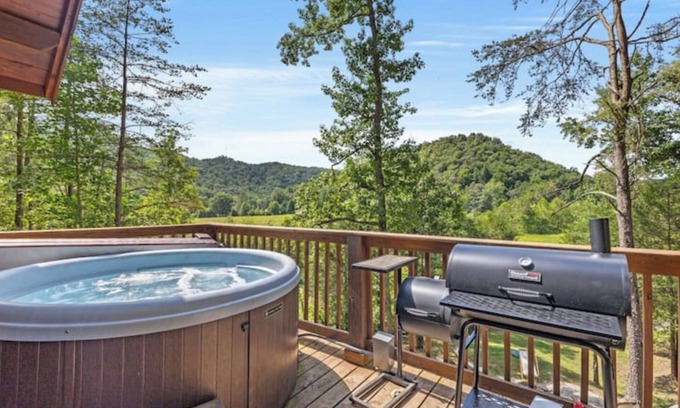 Stanton Cabin | Stargazer - Rooftop + Hot Tub + Walk to Red River