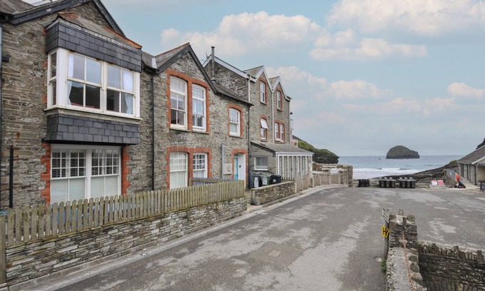 Trebarwith Strand Cottage | STARGAZY, pet friendly, character holiday cottage in Tintagel
