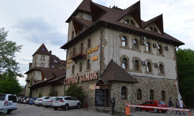 Goryachiy Klyuch Hotel | Stariy Zamok