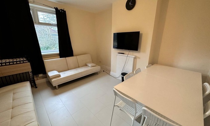 Fenham Apartment | starlettings 1 Bedroom flat, Close to All You Need!